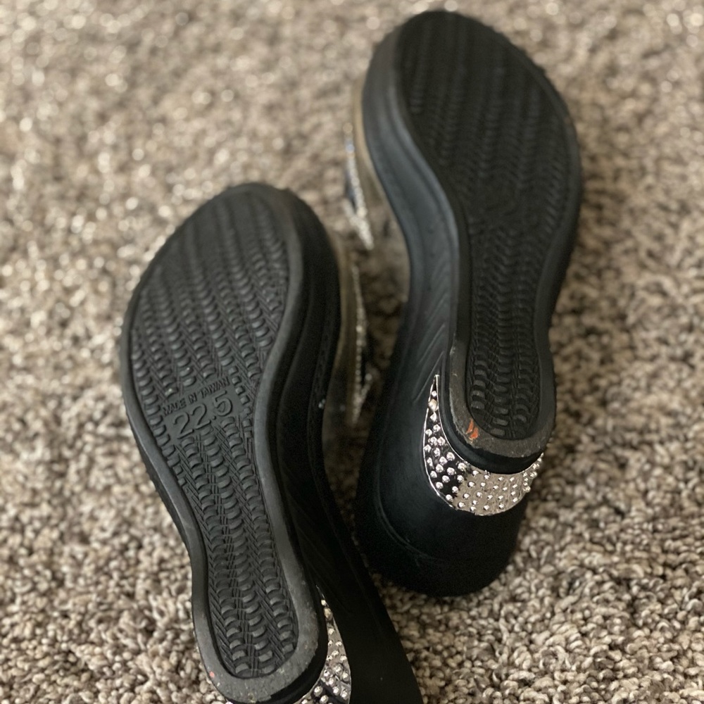 Shoes - Picture 4 of 5